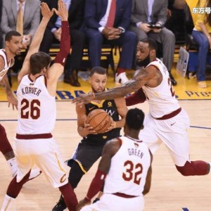  库里单场命中九记三分，勇士狂胜雷霆巩固榜首