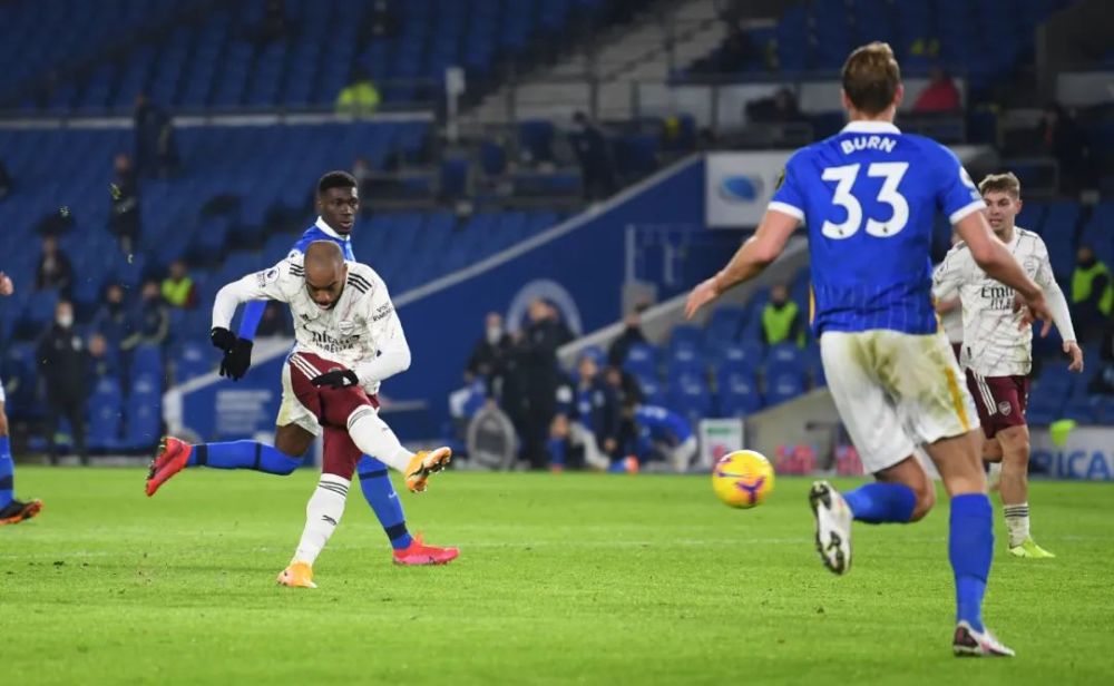  阿森纳连胜遭终结，西汉姆联客场顽强逼平  